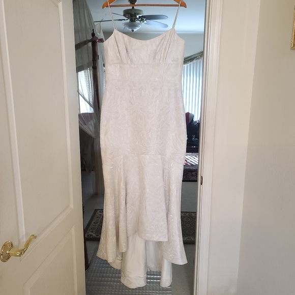 ML Monique Lhuillier | Hillary Textured Jacquard Pearl Strap Hi-Low Dress Gown - Picture 3 of 16